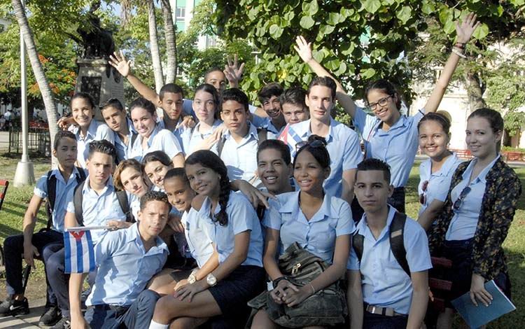 estudiantes cuba