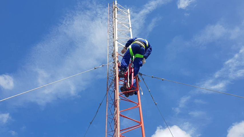Instalan nueva radio base 3G en Mantua 5 Small
