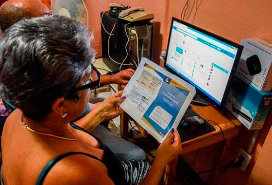 Con gran aceptación el Nauta Hogar, un servicio de navegación a Internet desde las viviendas particulares mediante la red telefónica fija, en Las Tunas, Cuba, el 16 de octubre de 2017. / Foto: Yaciel Peña/ ACN.