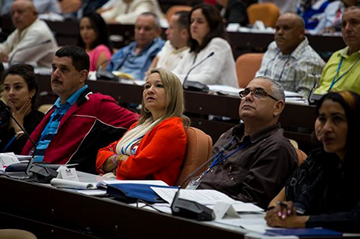 Diputados cubanos en sesión plenaria. / Foto: Irene Pérez/ Cubadebate.
