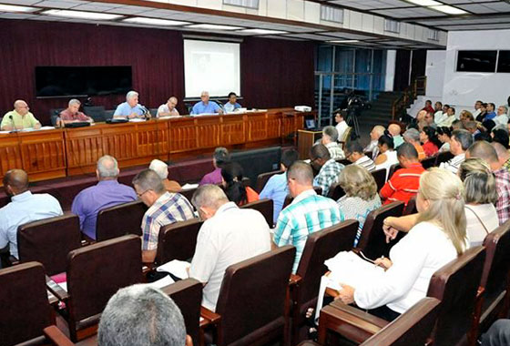 Reunión resumen de la visita gubernamental a Pinar del Río. / Foto: Estudios Revolución.